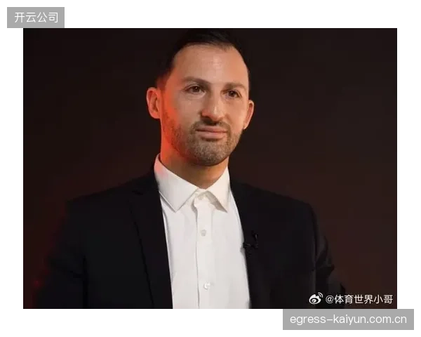 从近期热身赛观察，特德斯科需重点解决边翼卫回防不及时导致的肋部空档问题。
