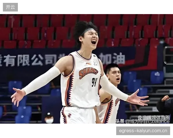 上海队内线高度优势明显，广厦队需全员拼抢防守篮板以限制对手二次进攻。